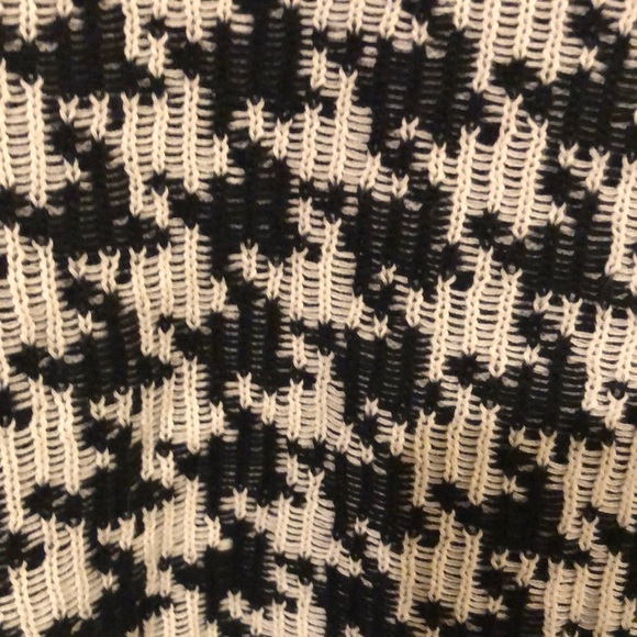 Two by Vince Camuto Black and White Houndstooth Sweater - Picture 6 of 8